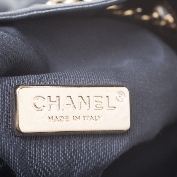 مملوكة مسبقًا Chanel Navy Blue Quilted Leather Large Seoul Backpack