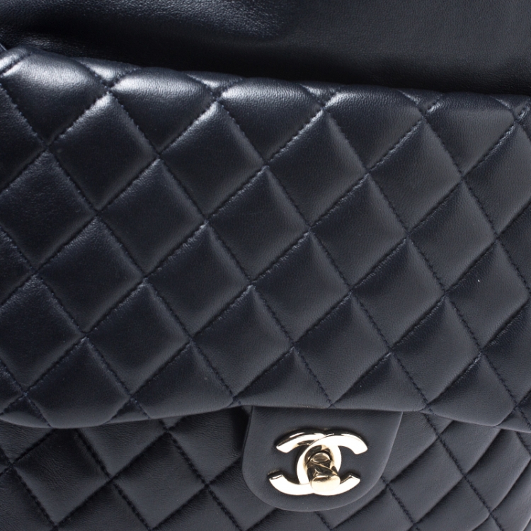 مملوكة مسبقًا Chanel Navy Blue Quilted Leather Large Seoul Backpack