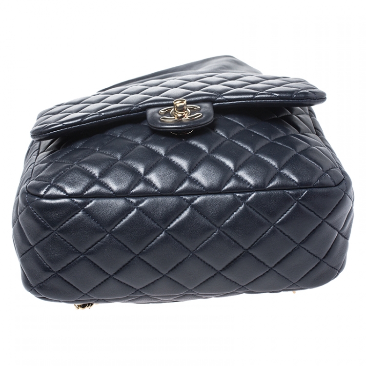 مملوكة مسبقًا Chanel Navy Blue Quilted Leather Large Seoul Backpack