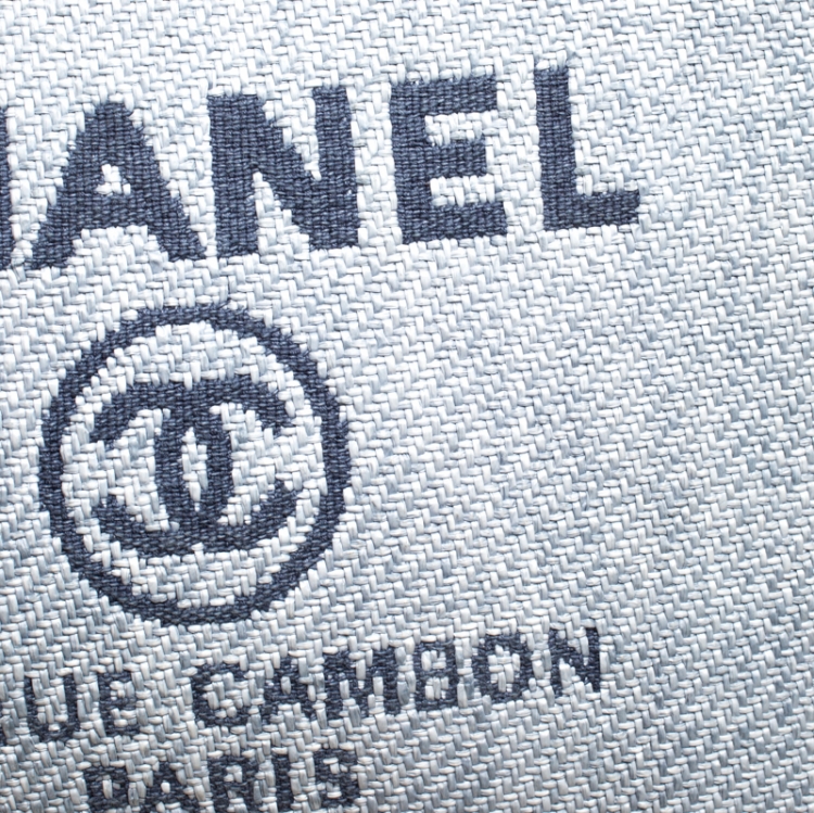 Pre Owned Chanel Light Blue Raffia Deauville Clutch