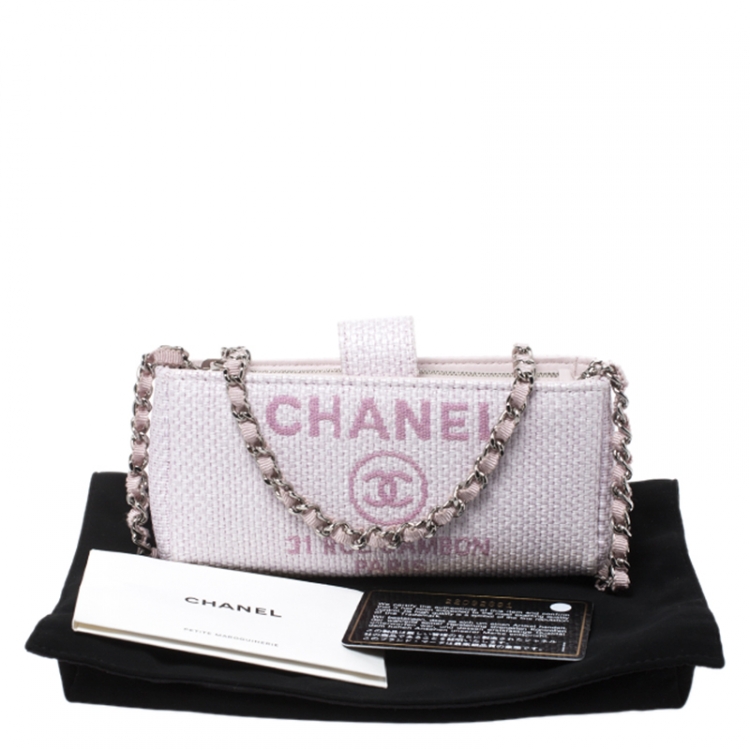 Pre Owned Chanel Light Pink Raffia Deauville Phone Chain Clutch
