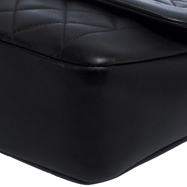 مملوكة مسبقًا Chanel Black Quilted Leather Retro Clasp Flap Bag