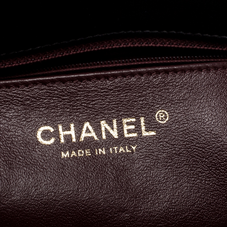 مملوكة مسبقًا Chanel Black Quilted Leather Retro Clasp Flap Bag