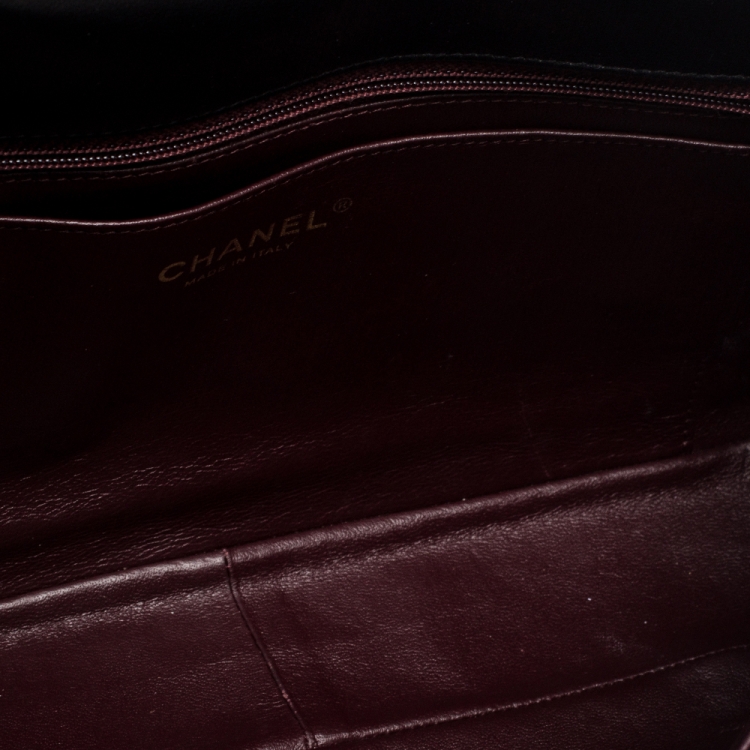 مملوكة مسبقًا Chanel Black Quilted Leather Retro Clasp Flap Bag