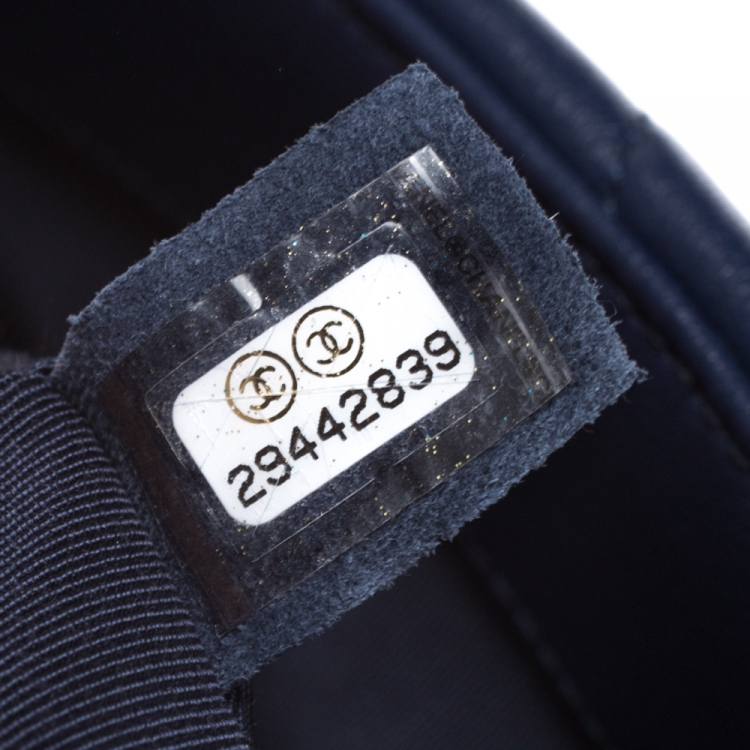 مملوكة مسبقًا Chanel Blue Quilted Leather 19 Flap Bag