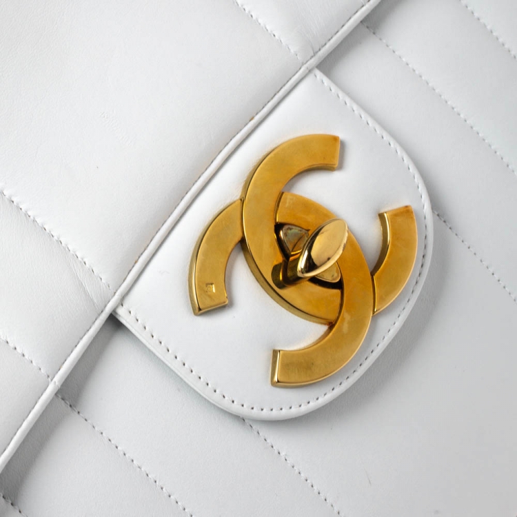 Pre Owned Chanel White Vertical Quilted Leather Jumbo Vintage Classic Single Flap Bag