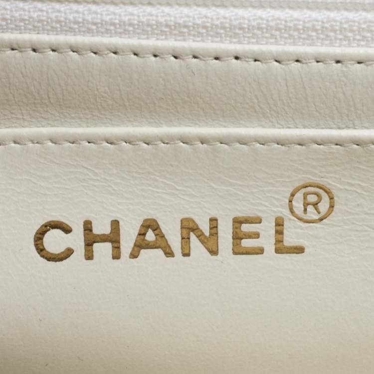 Pre Owned Chanel White Vertical Quilted Leather Jumbo Vintage Classic Single Flap Bag