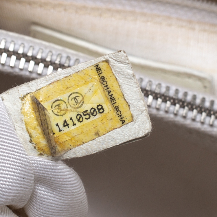 Pre Owned Chanel White Quilted Caviar Leather Grand Shopper Tote