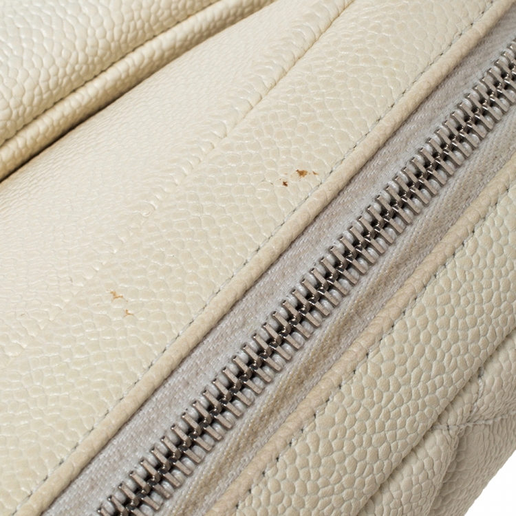 مملوكة مسبقًا Chanel White Caviar Leather Easy Medium Flap Shoulder Bag