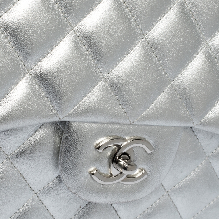 Pre Owned Chanel Silver Quilted Leather Jumbo Classic Single Flap Bag