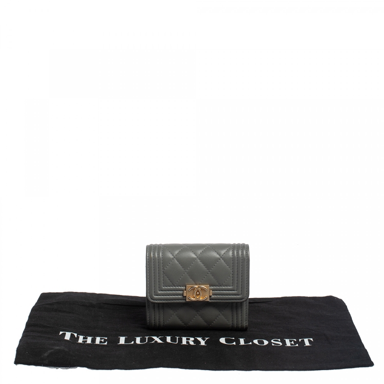 Pre Owned Chanel Grey Quilted Leather Boy Card Holder