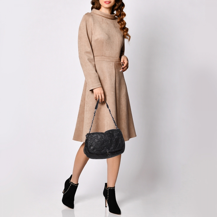 Pre Owned Chanel Black Quilted Pleats Leather Flap CC Charm Hobo