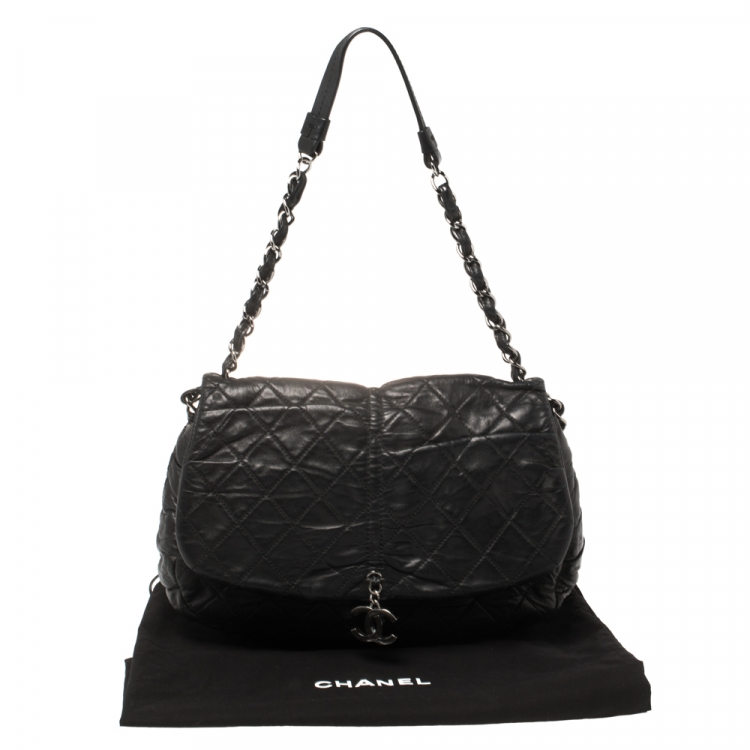Pre Owned Chanel Black Quilted Pleats Leather Flap CC Charm Hobo