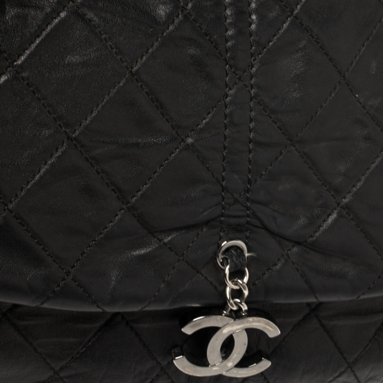 Pre Owned Chanel Black Quilted Pleats Leather Flap CC Charm Hobo