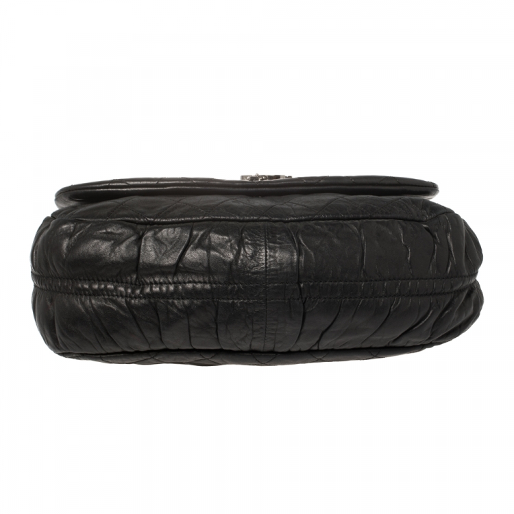 Pre Owned Chanel Black Quilted Pleats Leather Flap CC Charm Hobo