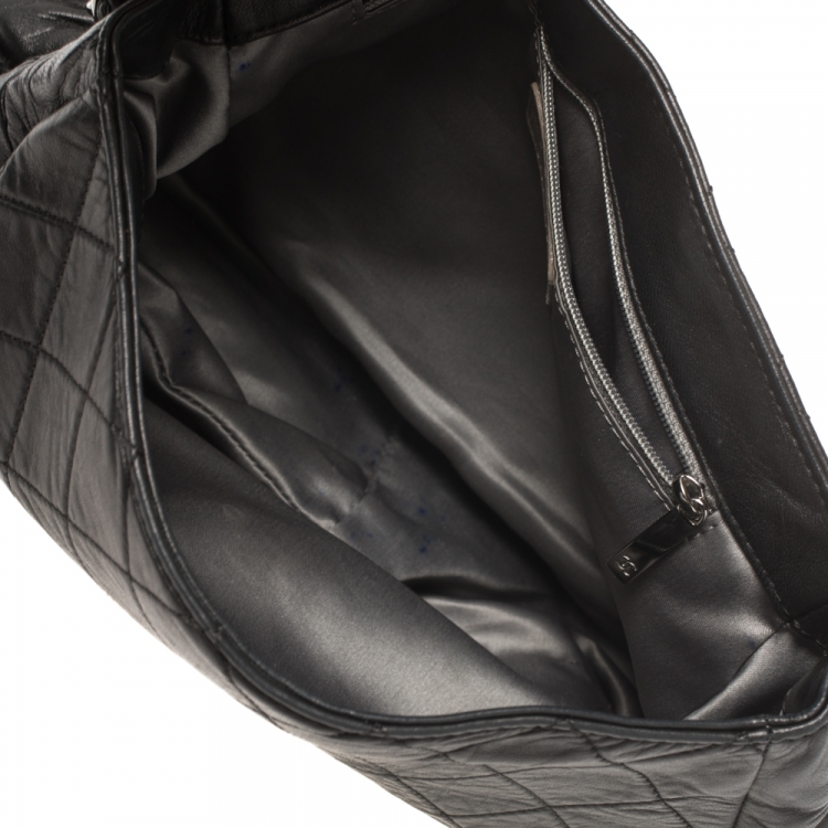 Pre Owned Chanel Black Quilted Pleats Leather Flap CC Charm Hobo