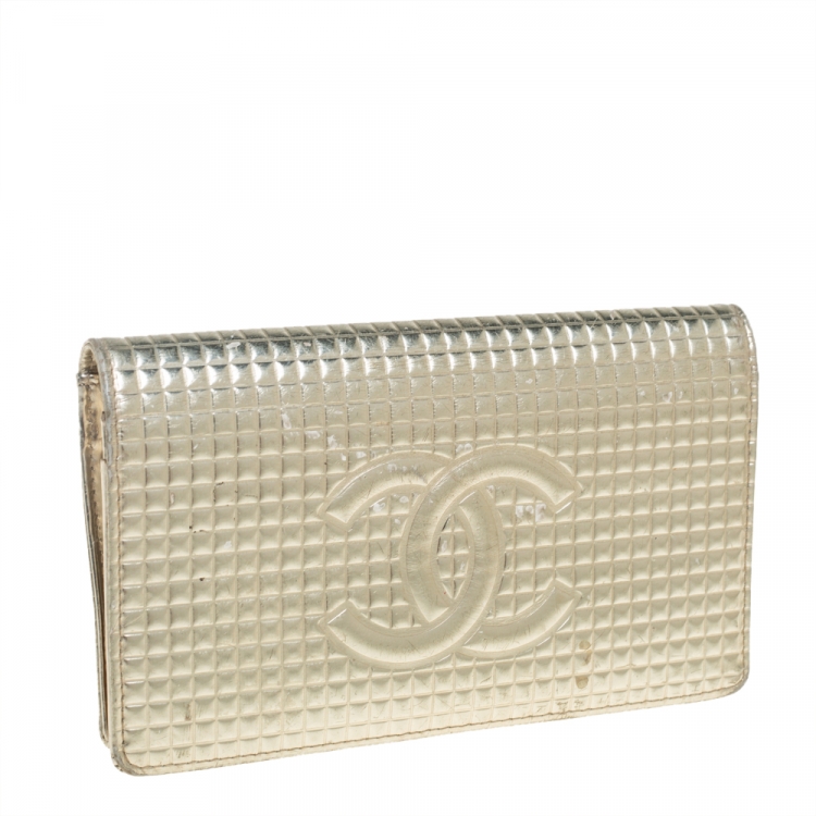 Pre Owned Chanel Metallic Gold Cube Quilted Leather CC Bifold Wallet