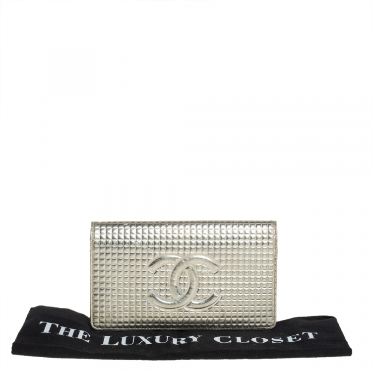 Pre Owned Chanel Metallic Gold Cube Quilted Leather CC Bifold Wallet