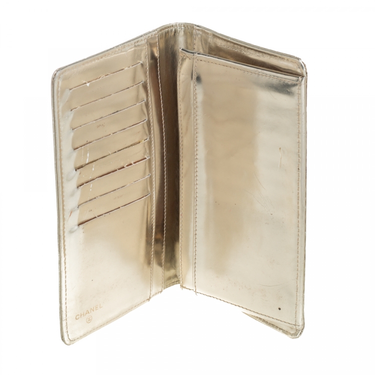 Pre Owned Chanel Metallic Gold Cube Quilted Leather CC Bifold Wallet