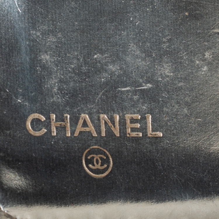 Pre Owned Chanel Metallic Gold Cube Quilted Leather CC Bifold Wallet