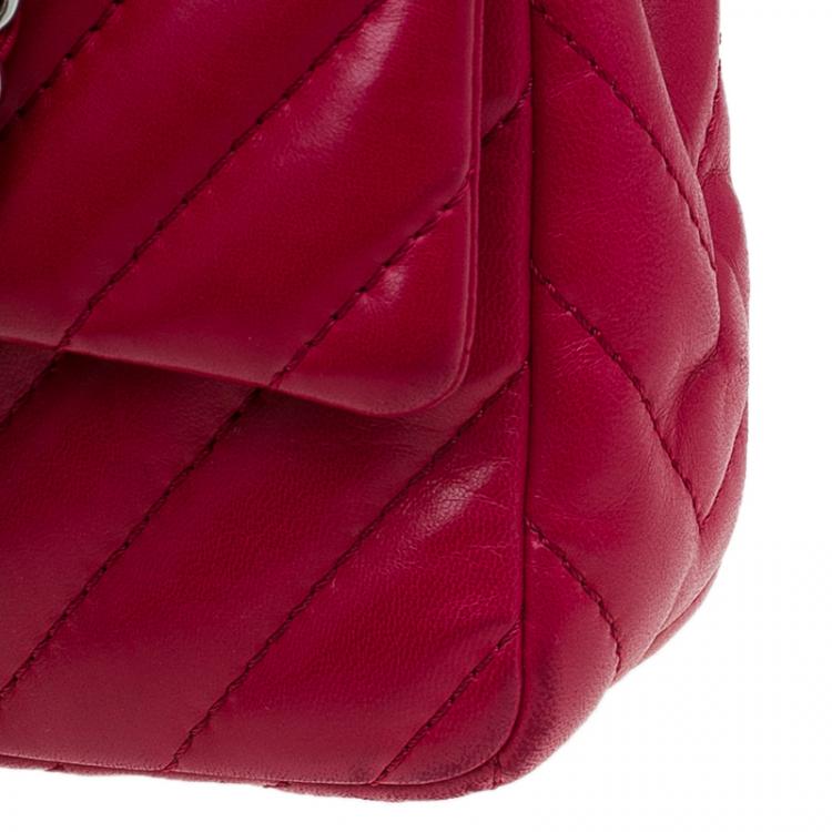 Pre Owned Chanel Red Chevron Quilted Lambskin Medium Classic Single Flap Bag