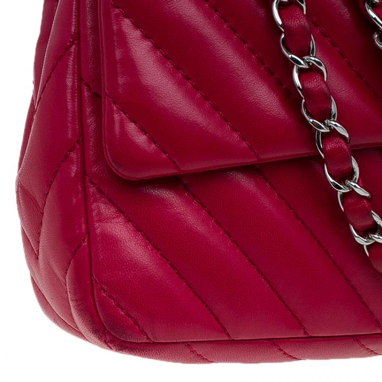 Pre Owned Chanel Red Chevron Quilted Lambskin Medium Classic Single Flap Bag