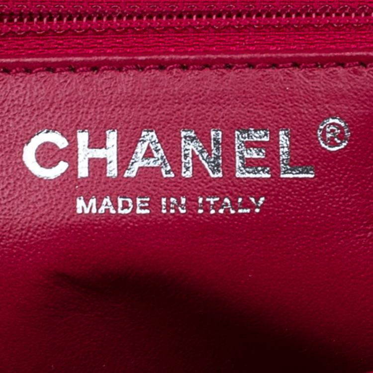 Pre Owned Chanel Red Chevron Quilted Lambskin Medium Classic Single Flap Bag
