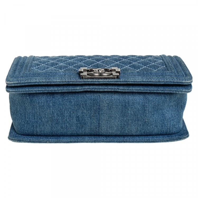 Pre Owned Chanel Blue Quilted Denim Medium Boy Flap Bag