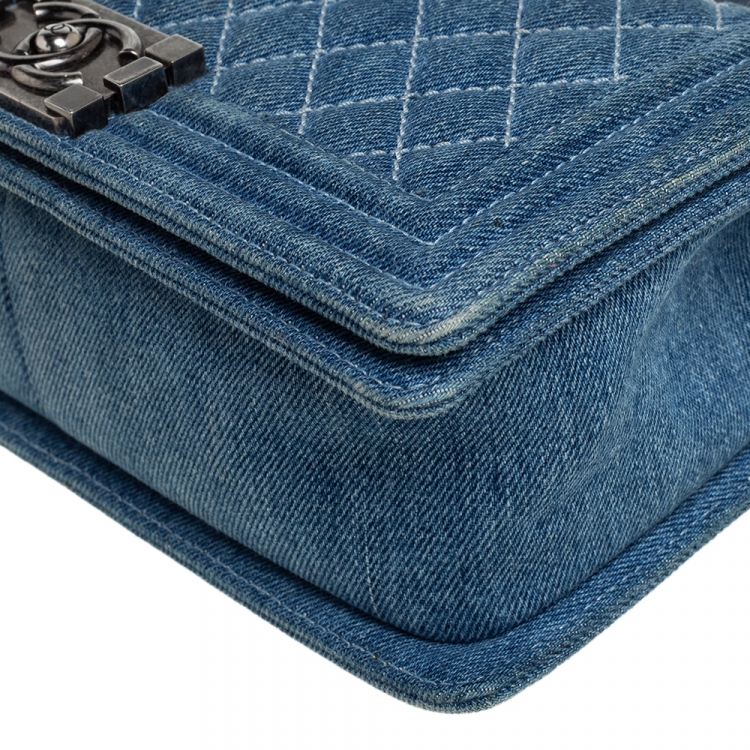 Pre Owned Chanel Blue Quilted Denim Medium Boy Flap Bag