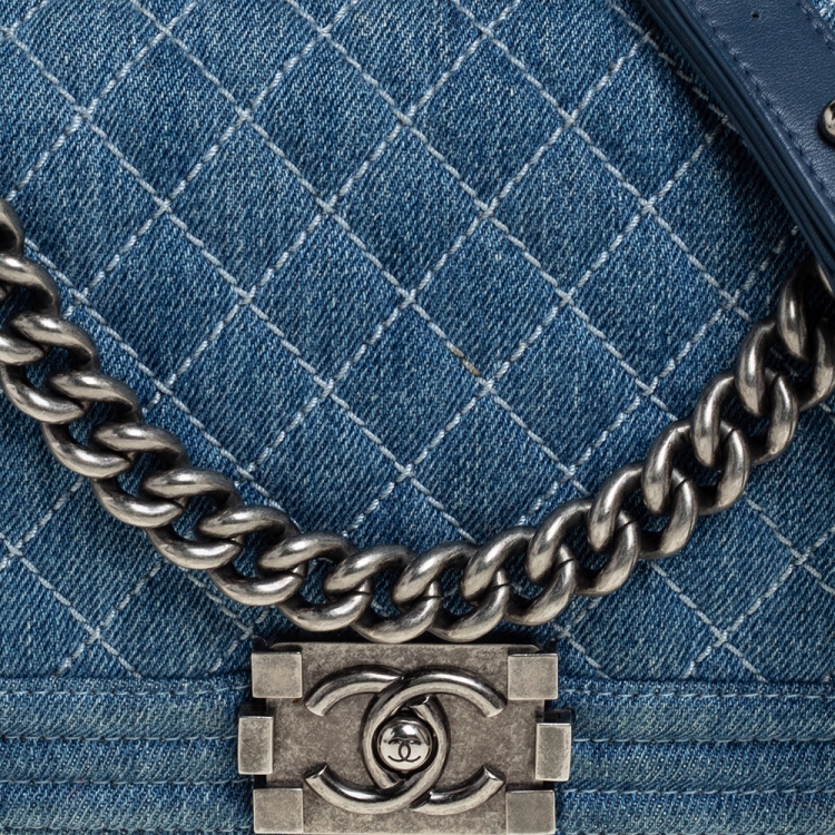 Pre Owned Chanel Blue Quilted Denim Medium Boy Flap Bag
