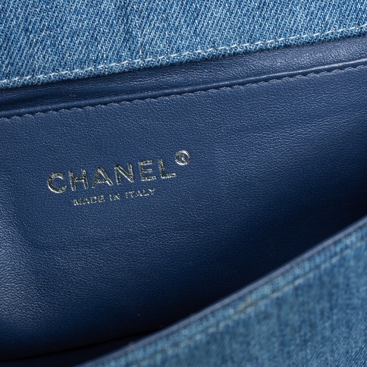 Pre Owned Chanel Blue Quilted Denim Medium Boy Flap Bag