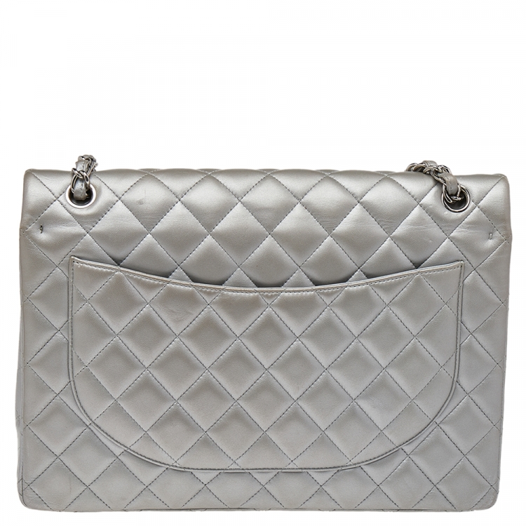 Pre Owned Chanel Silver Quilted Leather Maxi Classic Double Flap Bag