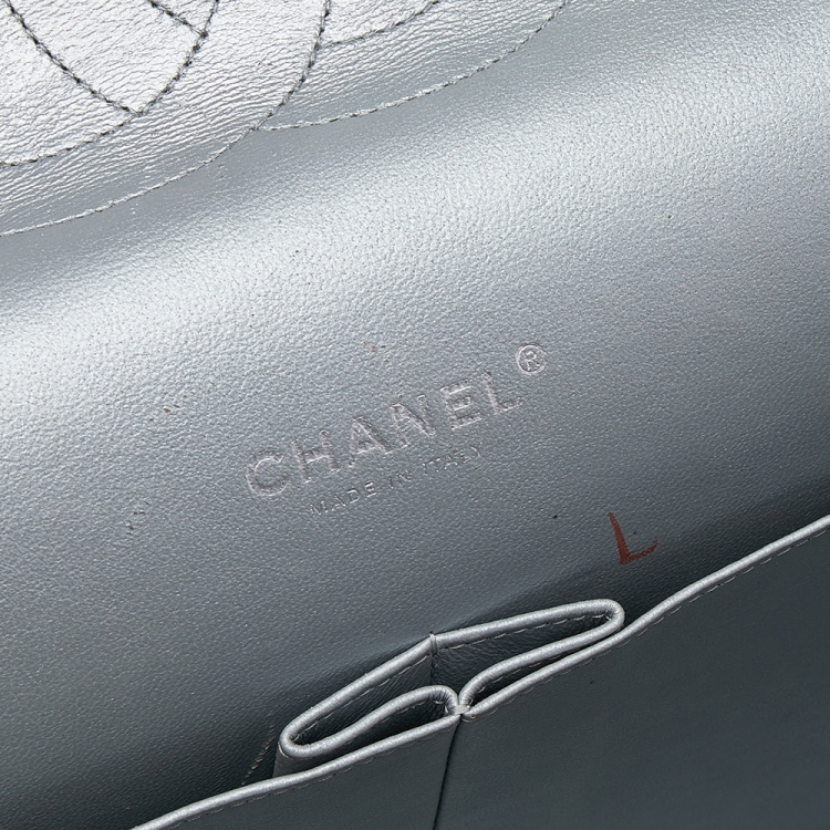 Pre Owned Chanel Silver Quilted Leather Maxi Classic Double Flap Bag