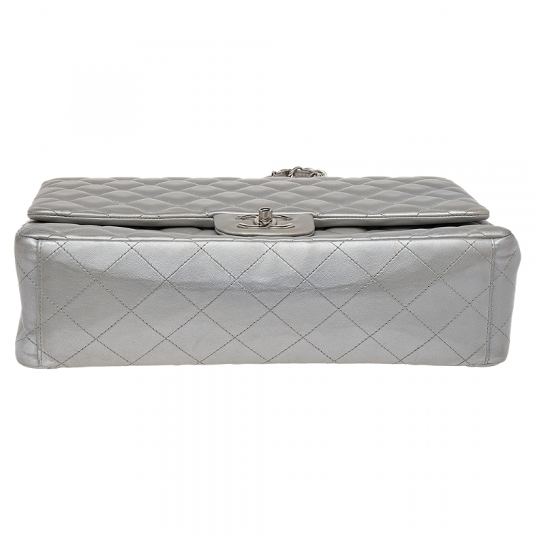 Pre Owned Chanel Silver Quilted Leather Maxi Classic Double Flap Bag