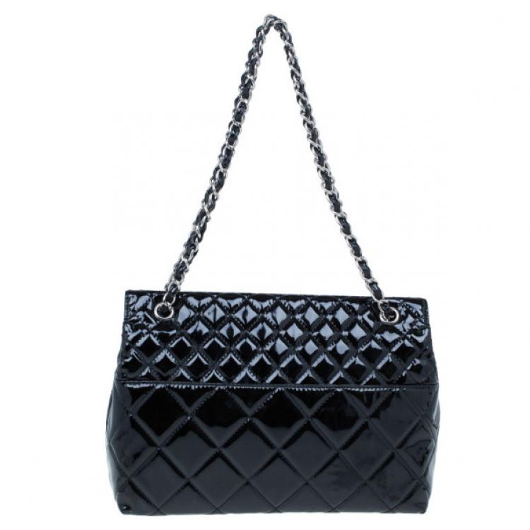 مملوكة مسبقًا Chanel Black Patent Leather Quilted Flap Bag