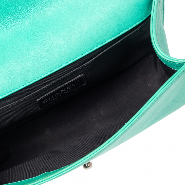 Pre Owned Chanel Green Quilted Leather Medium Boy Flap Bag