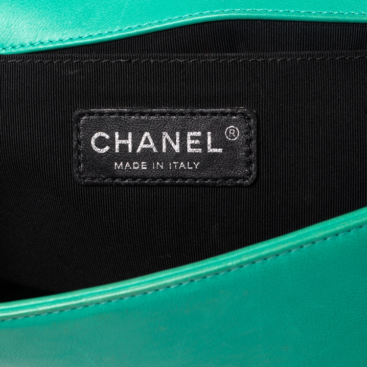 Pre Owned Chanel Green Quilted Leather Medium Boy Flap Bag