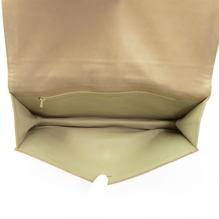 Pre Owned Chanel Beige Lambskin CC Flap Clutch