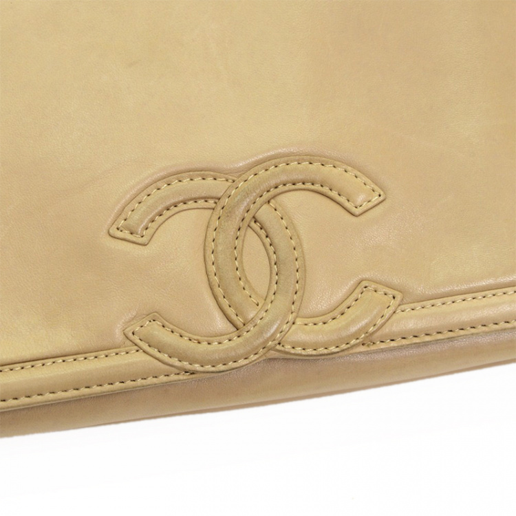 Pre Owned Chanel Beige Lambskin CC Flap Clutch