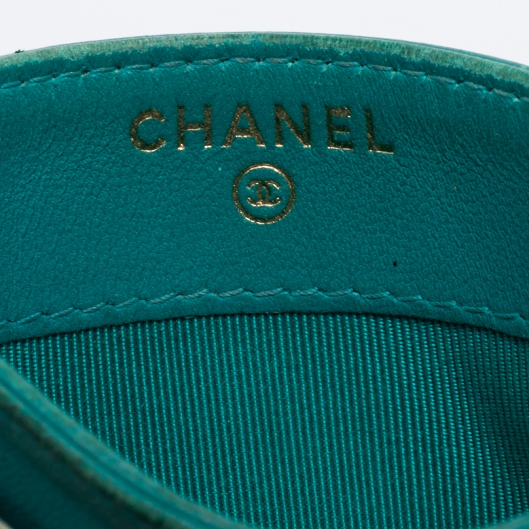 مملوكة مسبقًا Chanel Teal Chevron Leather CC Card Holder