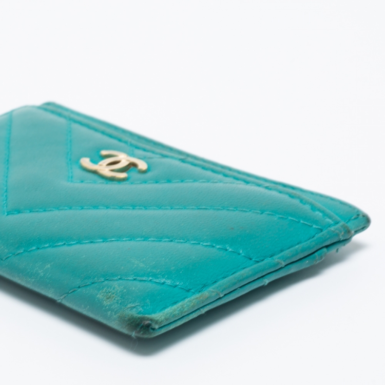 مملوكة مسبقًا Chanel Teal Chevron Leather CC Card Holder