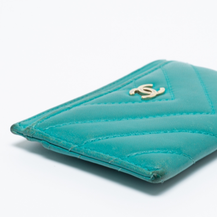 مملوكة مسبقًا Chanel Teal Chevron Leather CC Card Holder