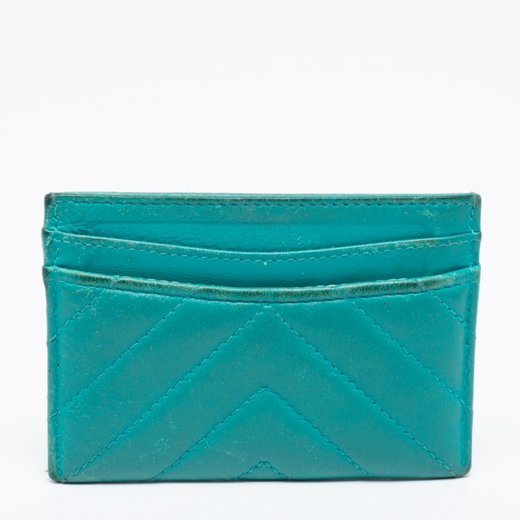 مملوكة مسبقًا Chanel Teal Chevron Leather CC Card Holder