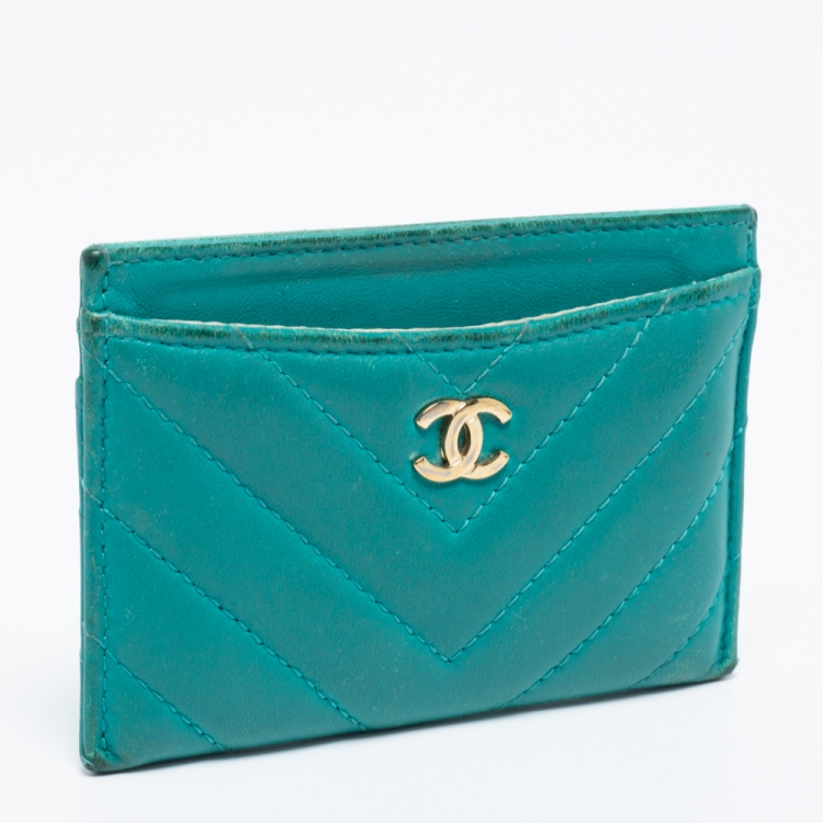 مملوكة مسبقًا Chanel Teal Chevron Leather CC Card Holder