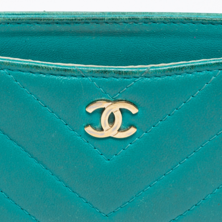 مملوكة مسبقًا Chanel Teal Chevron Leather CC Card Holder