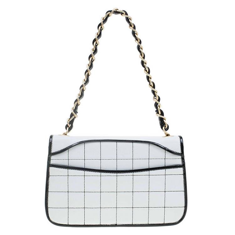 Pre Owned Chanel White/Black Chocolate Bar Leather Reissue Shoulder Bag