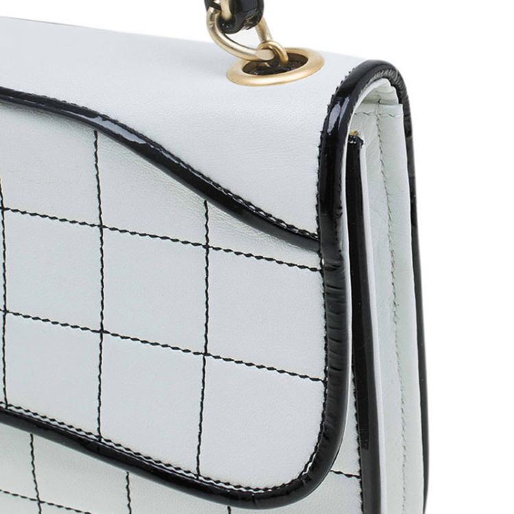 Pre Owned Chanel White/Black Chocolate Bar Leather Reissue Shoulder Bag