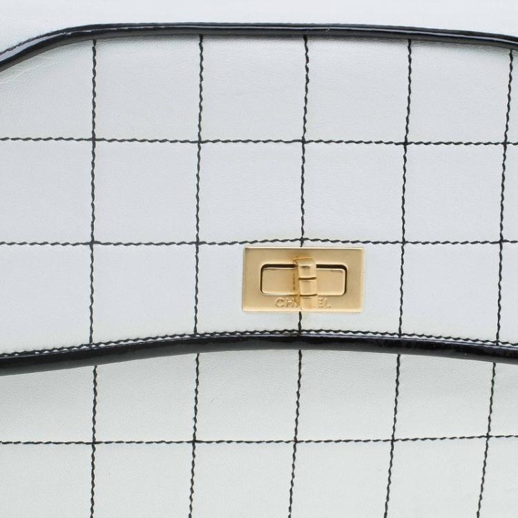 Pre Owned Chanel White/Black Chocolate Bar Leather Reissue Shoulder Bag
