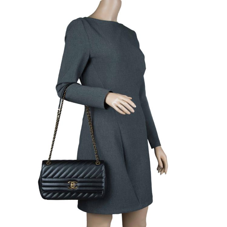 Pre Owned Chanel Black Diagonal Quilted Leather Medium Classic Single Flap Bag