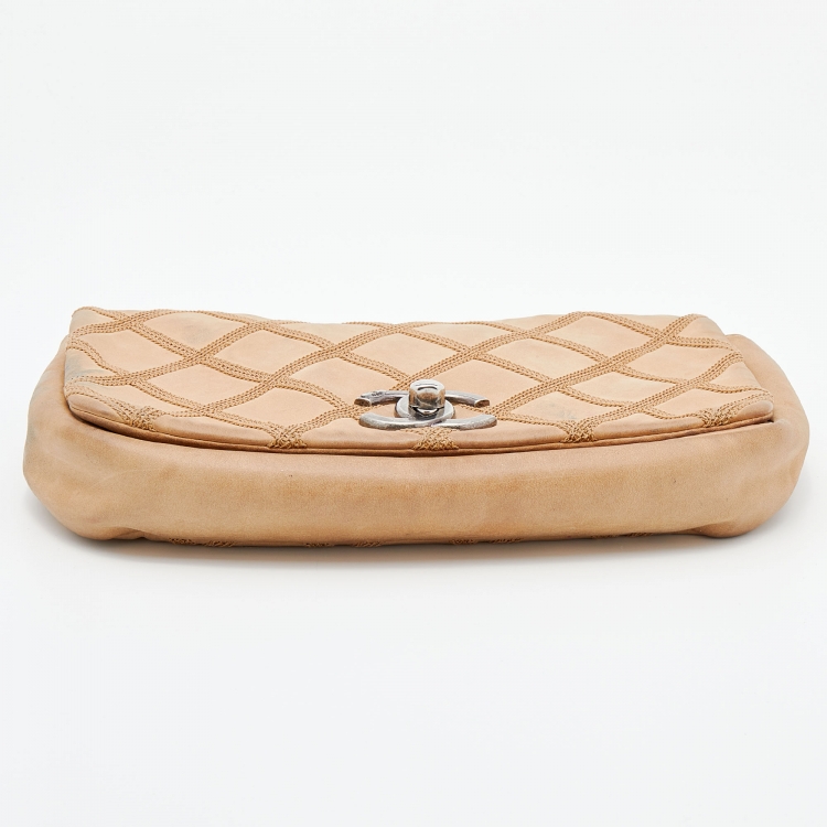 مملوكة مسبقًا Chanel Beige Diamond Stitch Nubuck Leather Small Flap Bag
